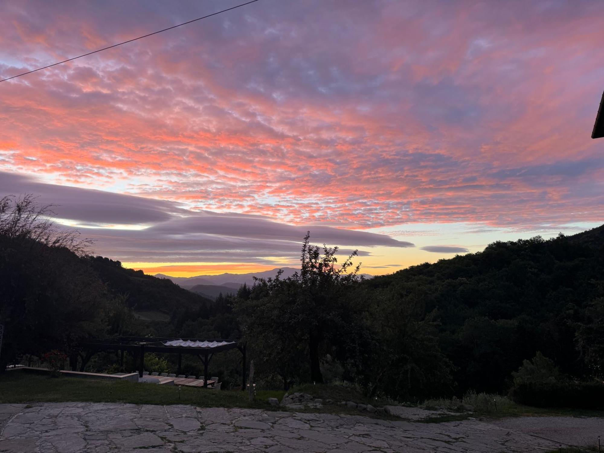 Bio Agriturismo Il Vigno Caprese Michelangelo Bagian luar foto